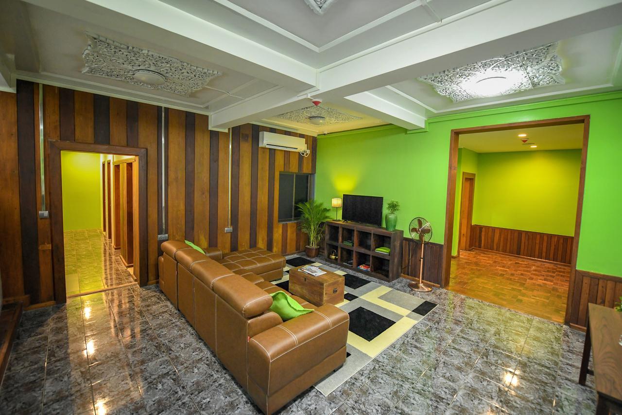 Ned Kelly Hotel & Irish Pub Μανταλέι Εξωτερικό φωτογραφία