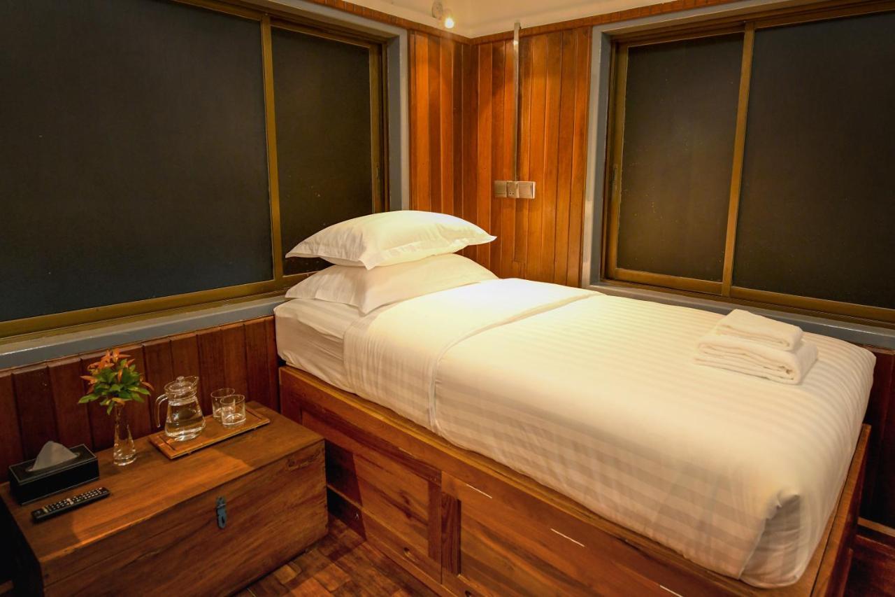 Ned Kelly Hotel & Irish Pub Μανταλέι Εξωτερικό φωτογραφία