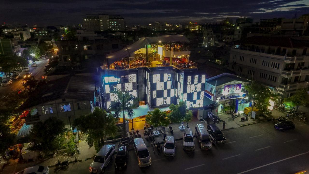 Ned Kelly Hotel & Irish Pub Μανταλέι Εξωτερικό φωτογραφία